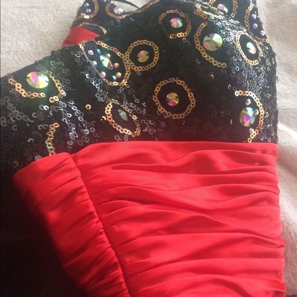 GORGEOUS PROM/HOME COMING DRESS! - Picture 7 of 7