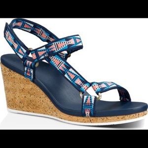 Like NEW Teva wedge sandals!!