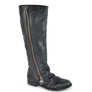 Steve Madden Linderr boots!!! Size 9