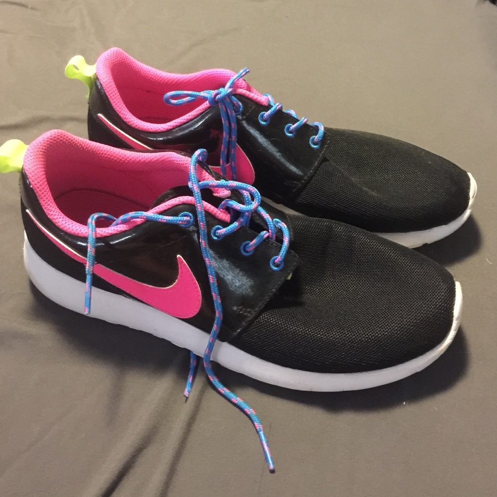 Nikes size 7