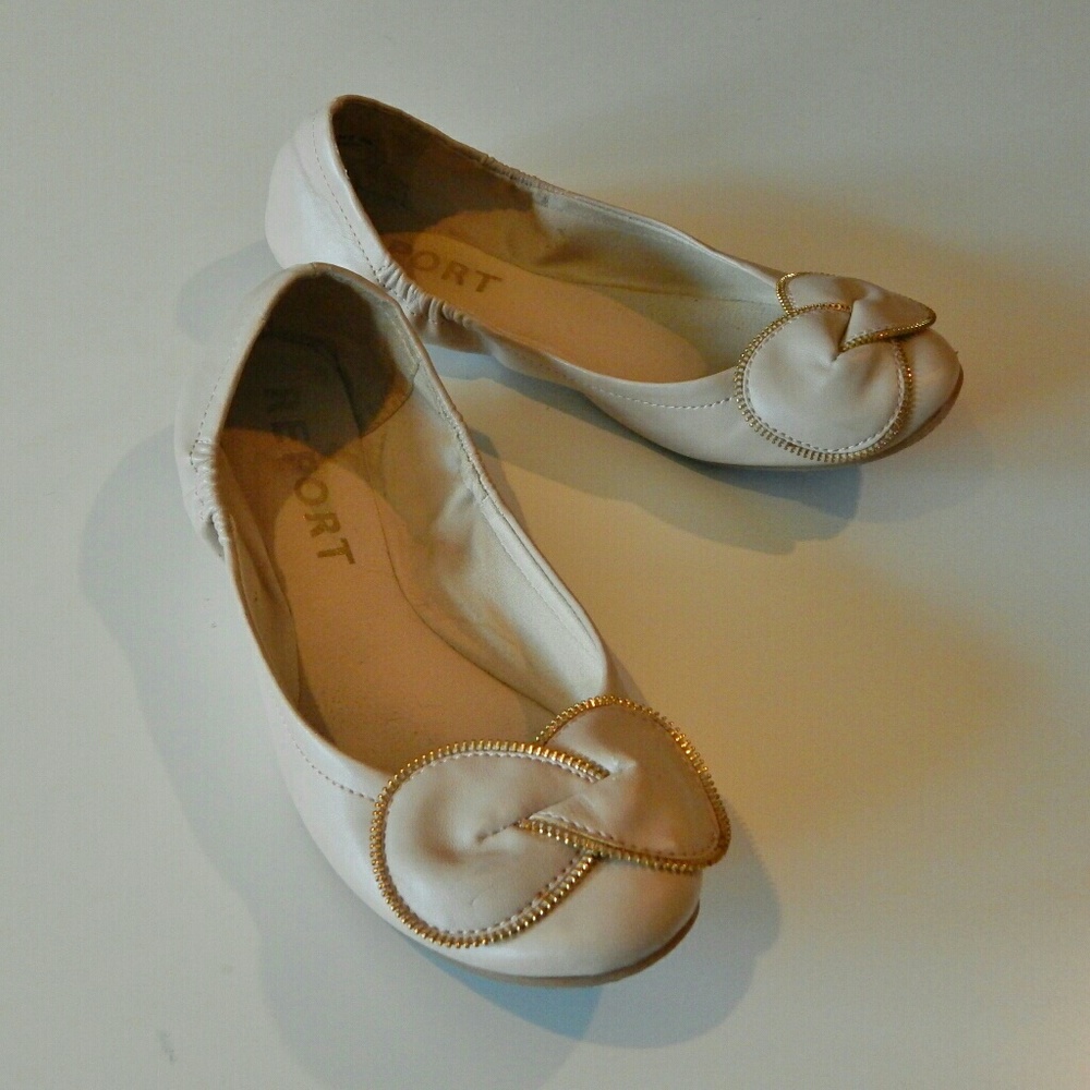 Zipper bow beige flats