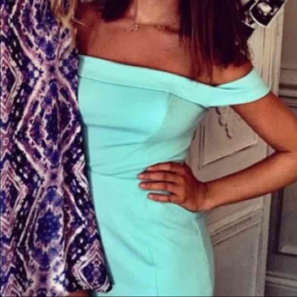 Kittenish - Jessie James Decker off shoulder dress