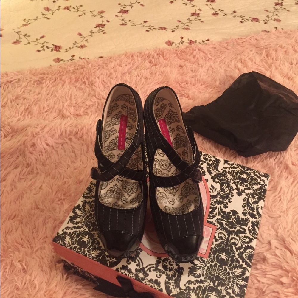 Brand new Bordello black pin stripe heels size 7
