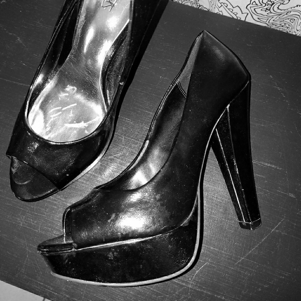 City Streets 'Coco' Black Platform Peep Toe 7