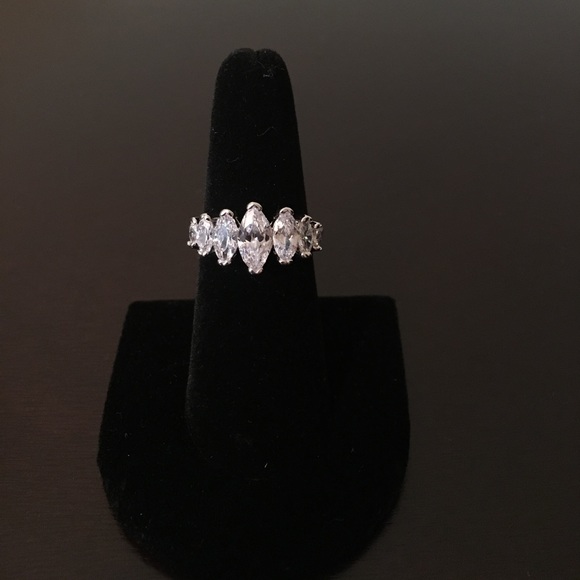 ❗️LAST ONE❗️🆑 CZ Marquise Ring - Picture 4 of 6