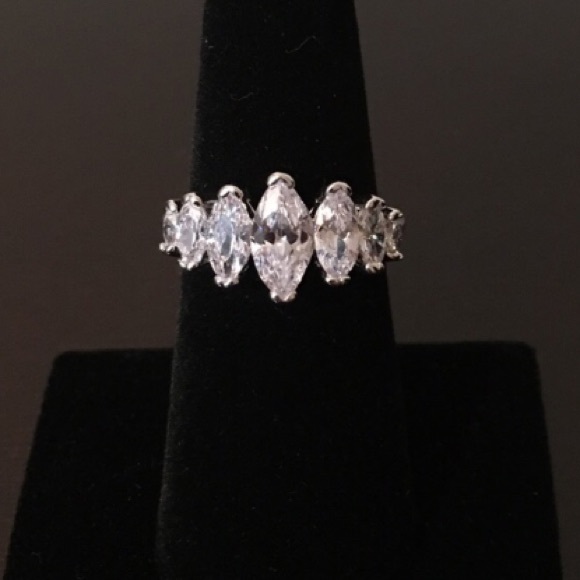 ❗️LAST ONE❗️🆑 CZ Marquise Ring - Picture 3 of 6