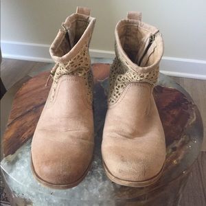Roxy booties for sale!