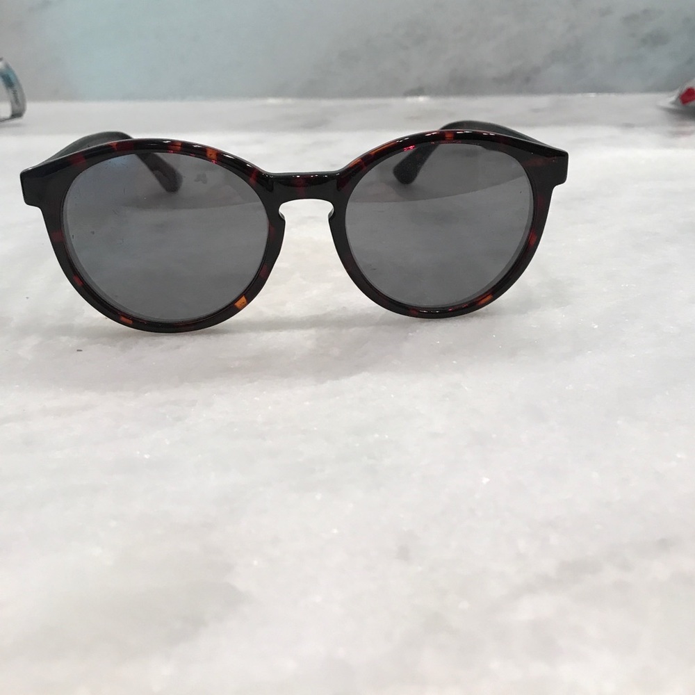 Tortoise round sunglasses