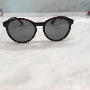 Tortoise round sunglasses