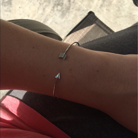 🆑 Festival Arrow Cuff Bracelet - Picture 3 of 3