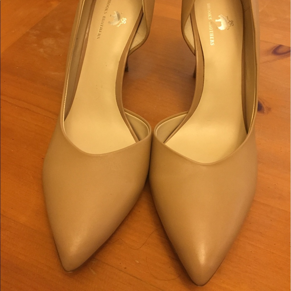 Brooks Brothers Tan Heels