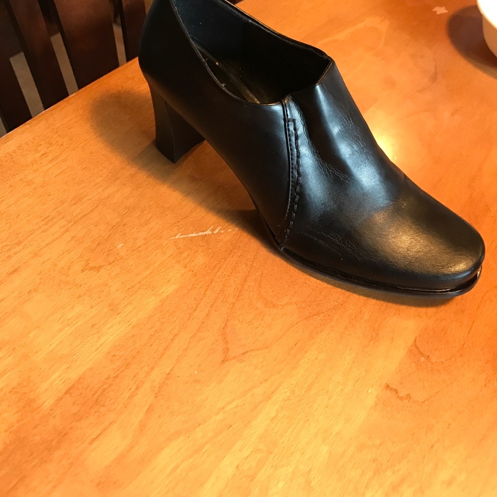 Black heeled shoes