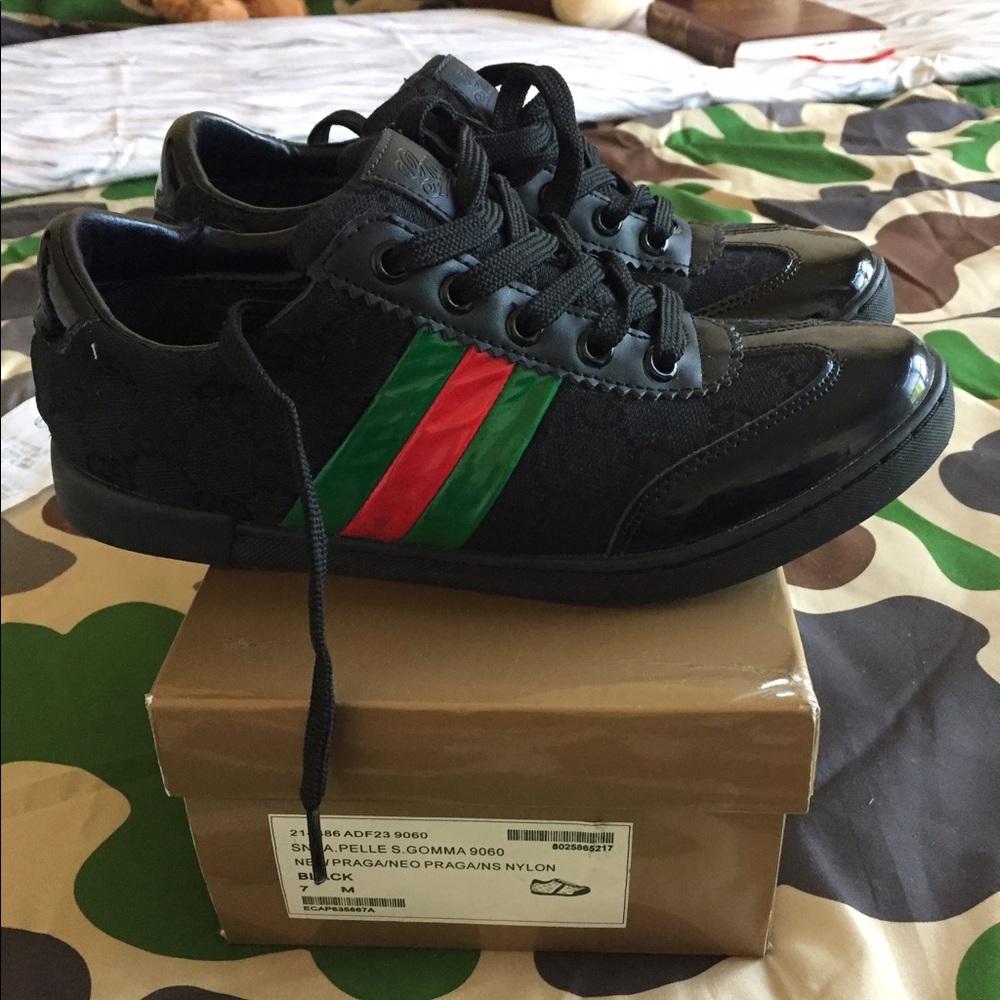 Gucci sneaker size 7 but fits like a 6/6.5