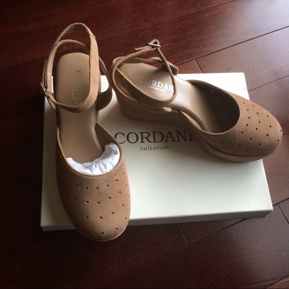 NEW Cordani Women Suede Platforms Leather Insoles Size 7.5-8
