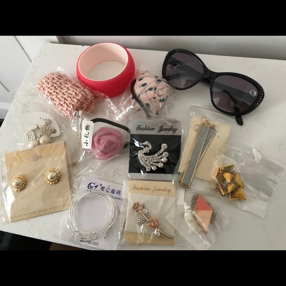 New accessories bundle - Picture 2 of 2