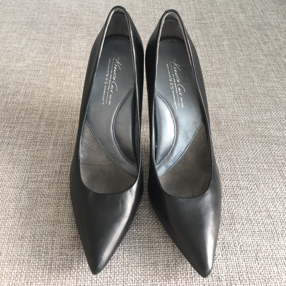 Kenneth Cole black pumps