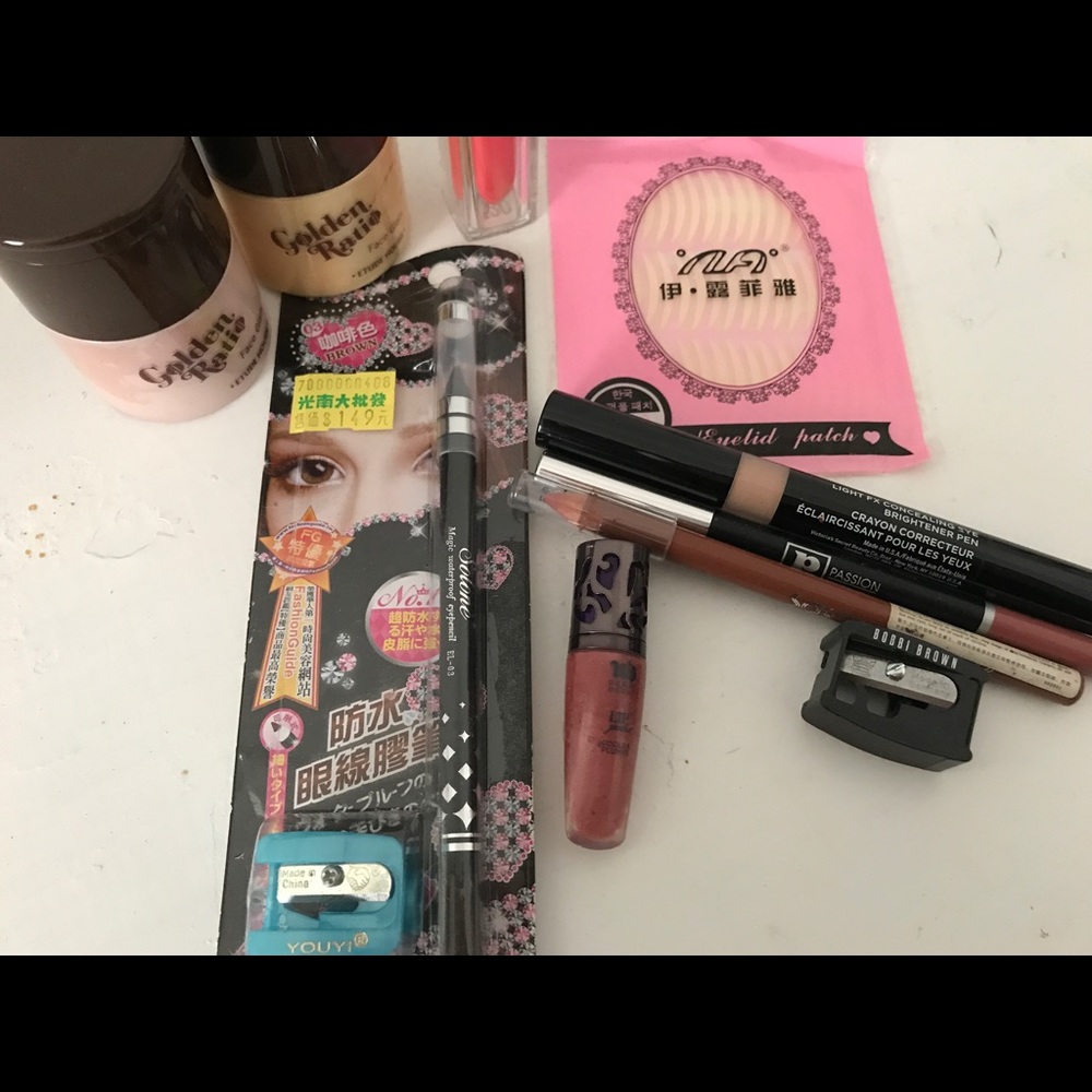 Makeup bundle - Picture 2 of 2