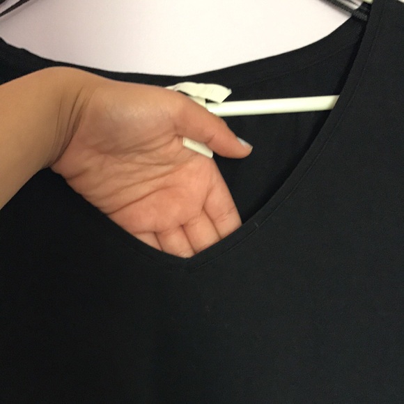 Basic black tee - Picture 3 of 3