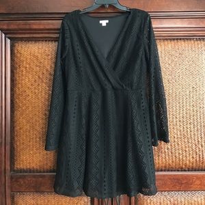 V-neck crotchet dress
