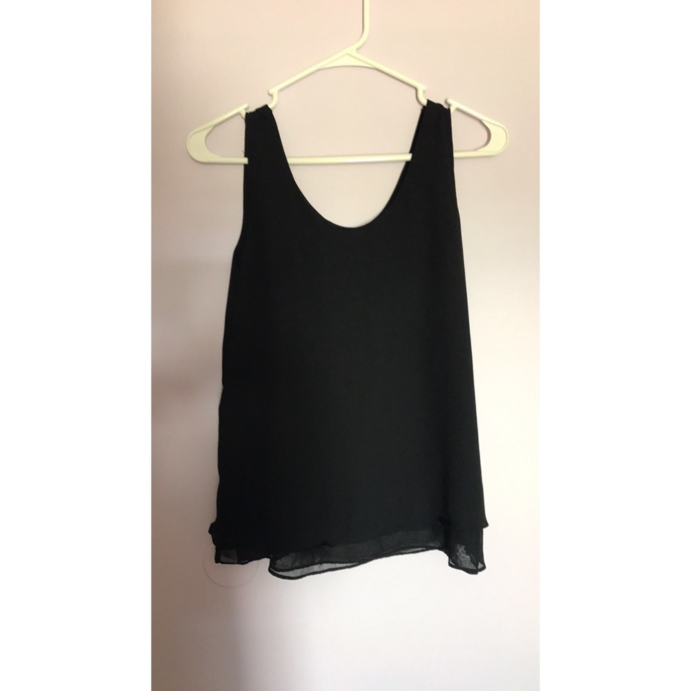 Loose Fit. Black tank top.