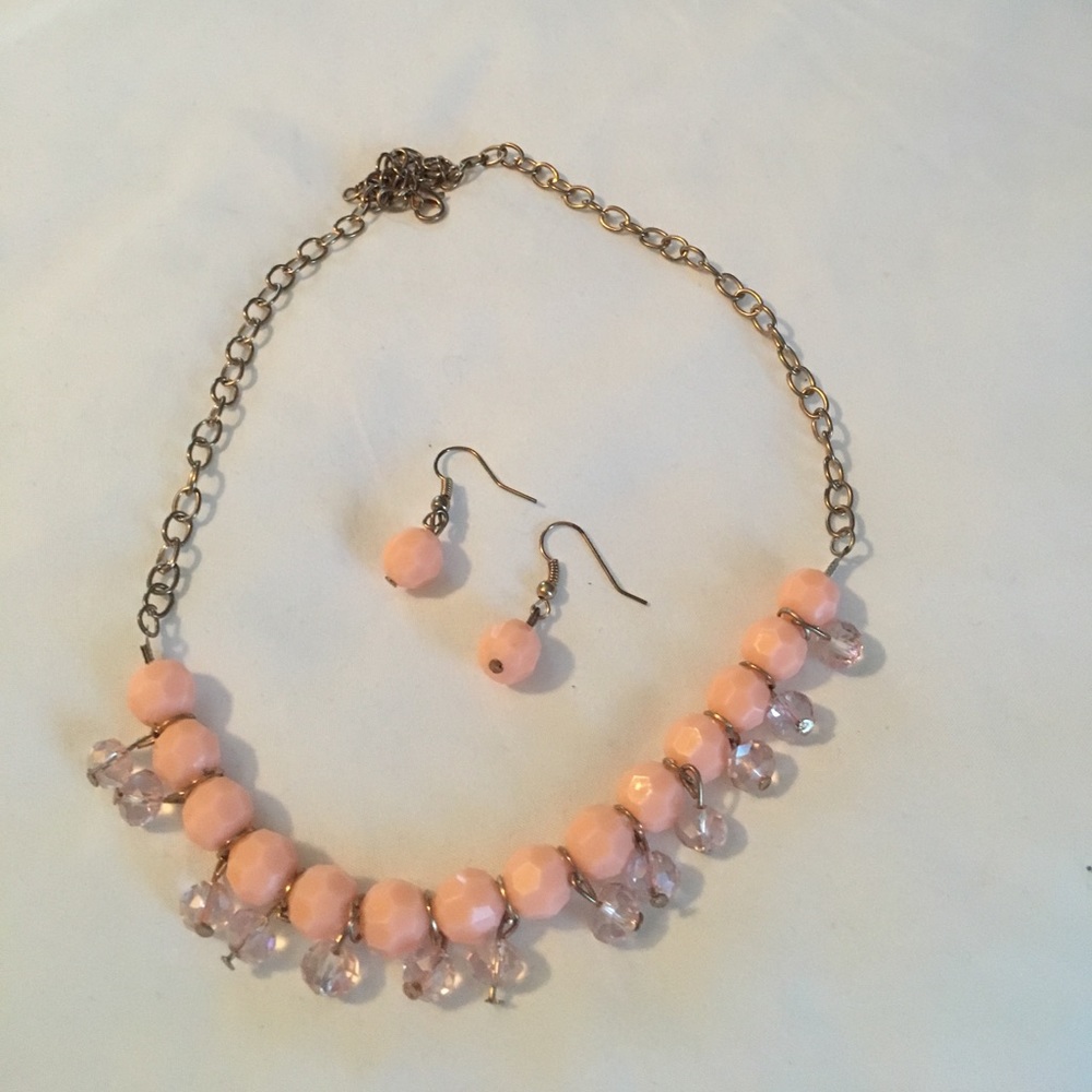 Super cute necklace with matching earring!!!!!