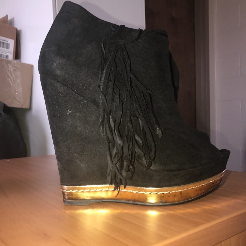 Black, Gold Rim Shingle Wedges