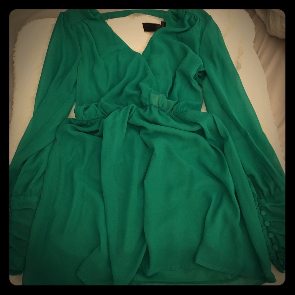 Green open back mid dress. Long sleeves (cuffs)