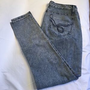 Acid rinse plus size jeans