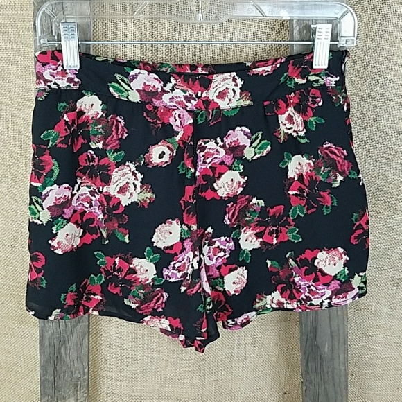 Forever 21 Pants - 3/$24 Forever 21 XXI women M summer shorts floral