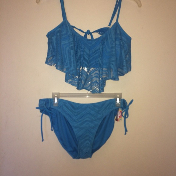 Bikini - Picture 1 of 3