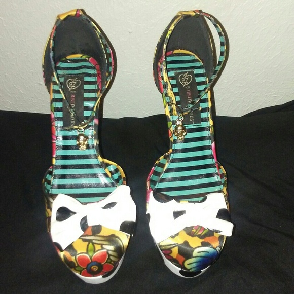 Cute/fun Tattoo polka dot print platform heels - Picture 2 of 3