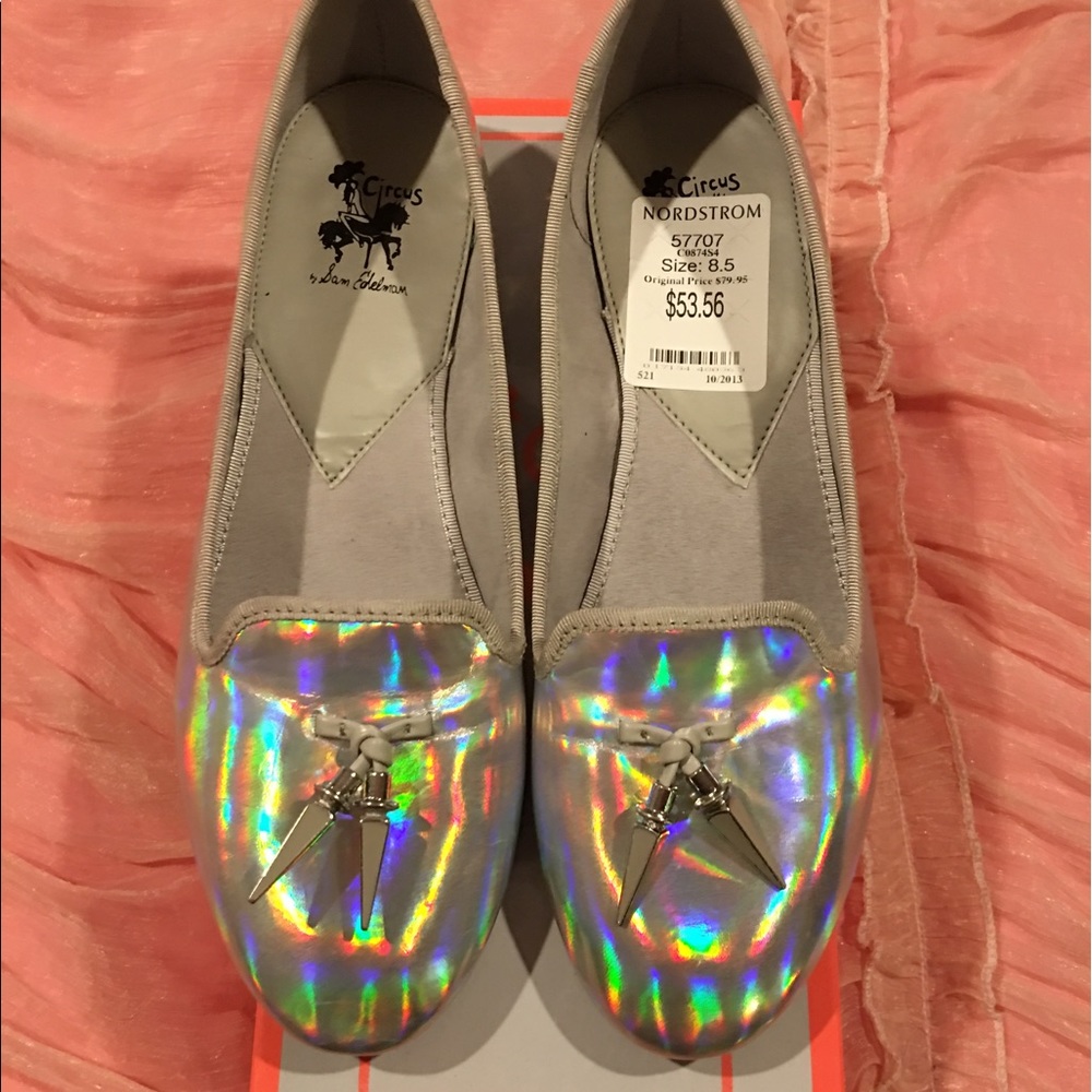 Holographic iridescent flats