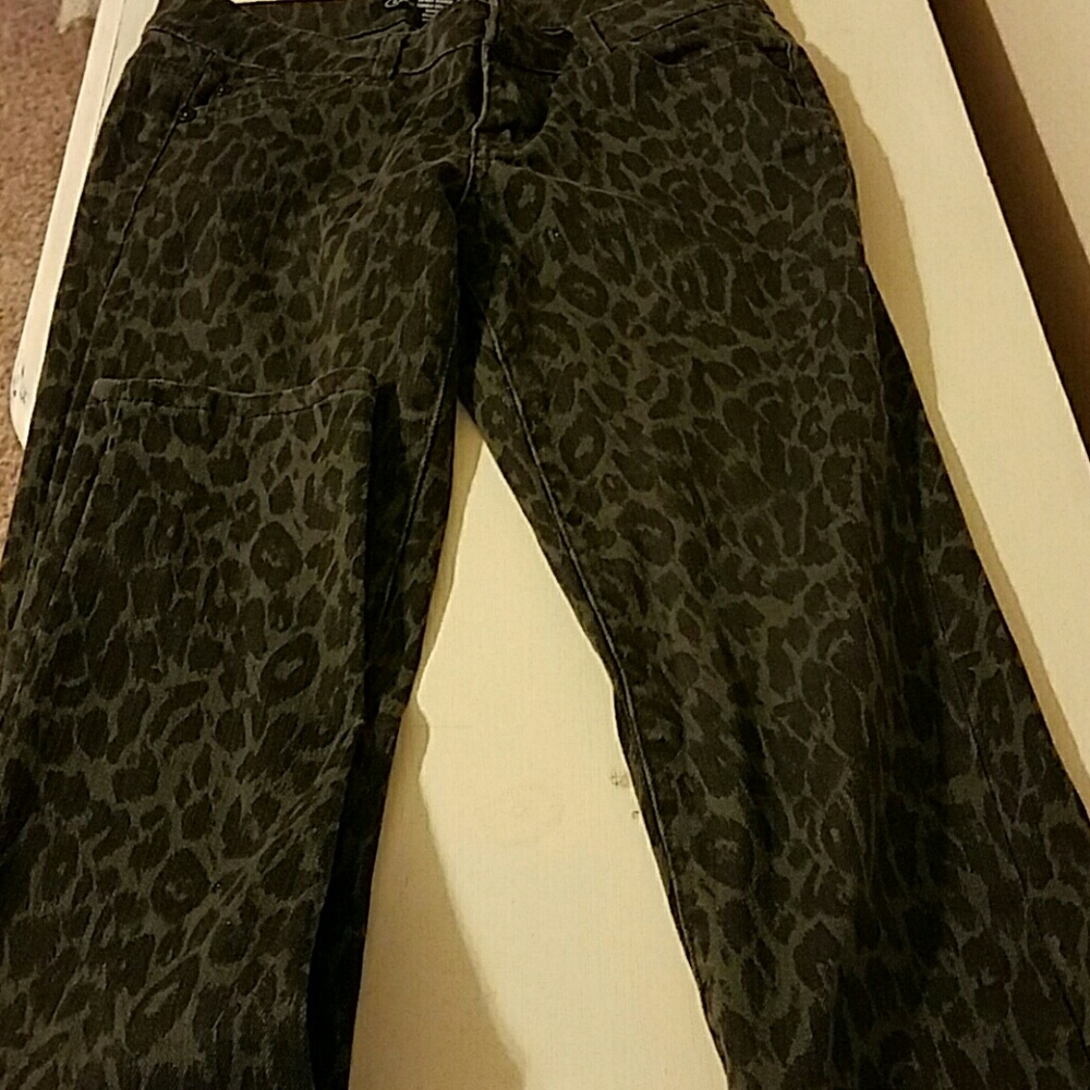 Celebrity pink skinny pants