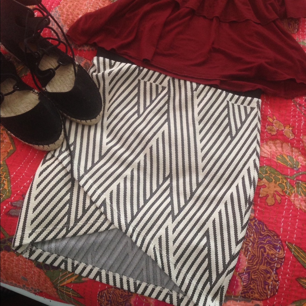 Stradivarius body on mini skirt