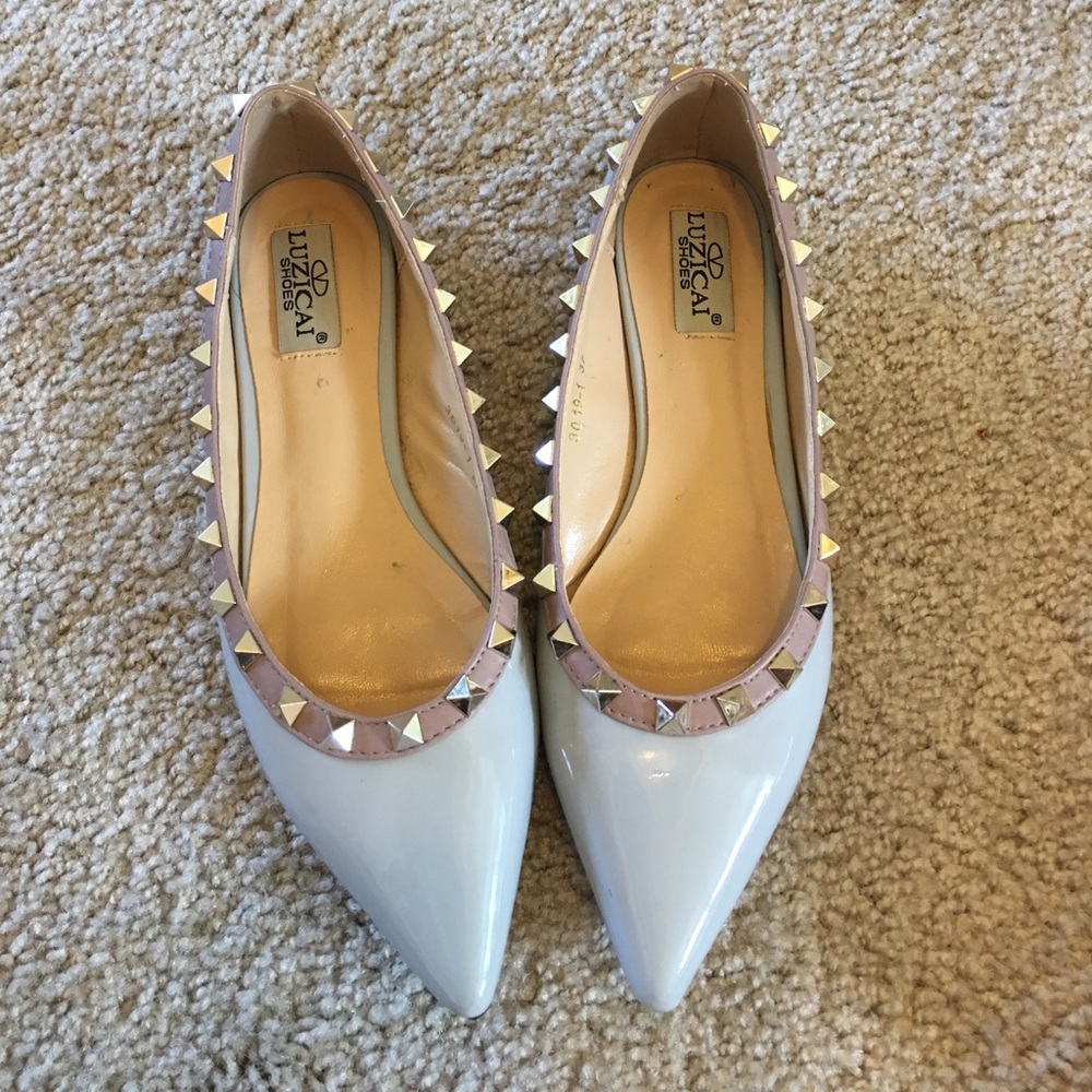 stud sky blue flat