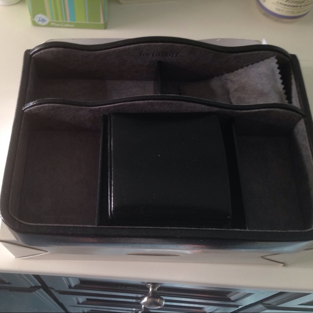 Men's Dresser jewelry valet