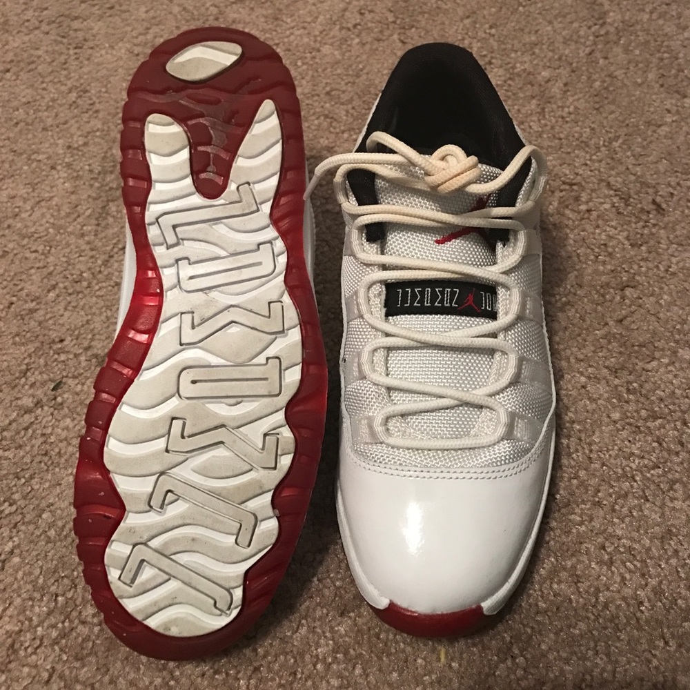 Jordan 11 cherry low