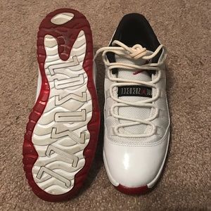 Jordan 11 cherry low