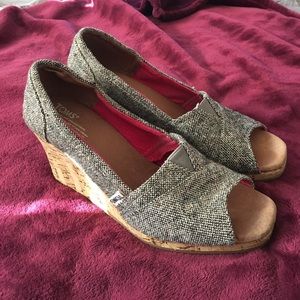 TOMS Black & White Wedges