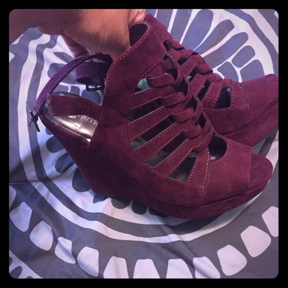 Wine colored wedges