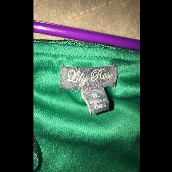 A Lilly rose dress - Picture 3 of 3