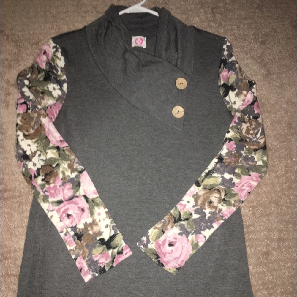 Lightweight floral sleeved sweater