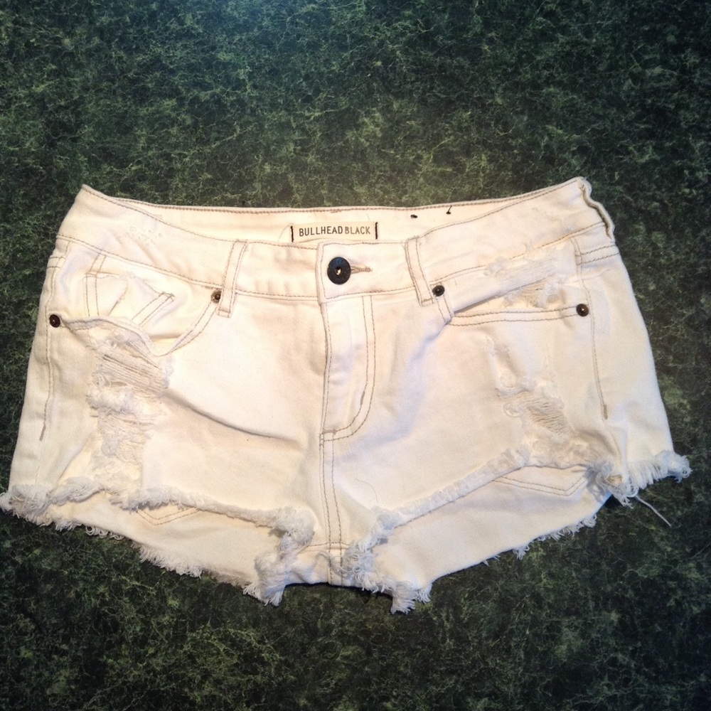 Bullhead black, ripped short-shorts