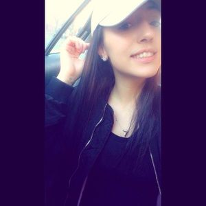 Meet your Posher, Mercedes