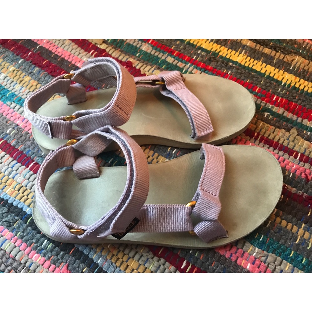 TEVA lavender universal sandals