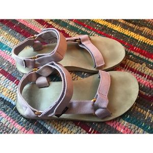 TEVA lavender universal sandals