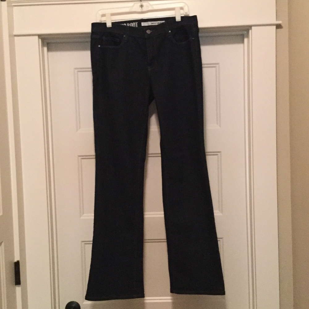 DKNY Jeans. SOHO BOOT. Dark Wash. Like New. Size 6