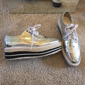 Silver platform lace sneaker
