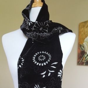 Nine West scarf