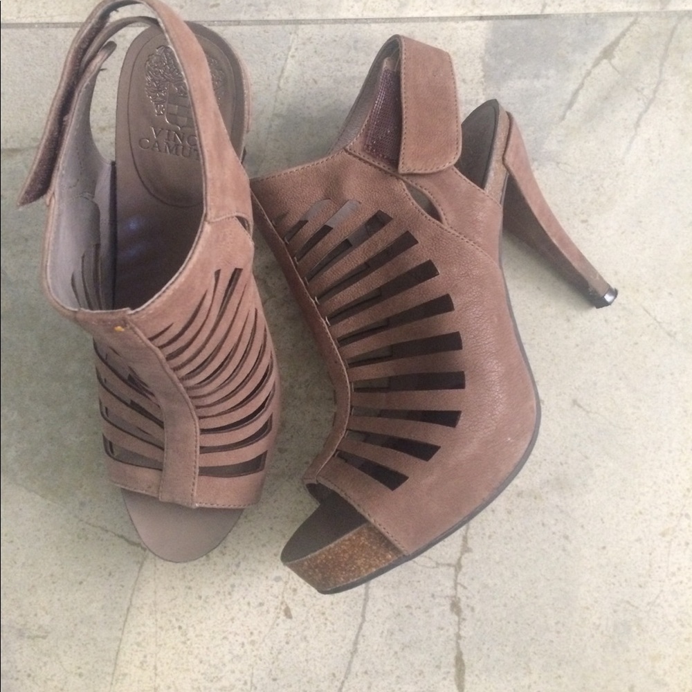 Vince camuto smoke taupe Poseidon shoe size 9